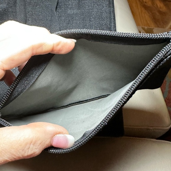 Brand New Lightweight Tote Bag for Work Papers, Lunch Etc. w/matching Makeup Bag - Picture 7 of 7